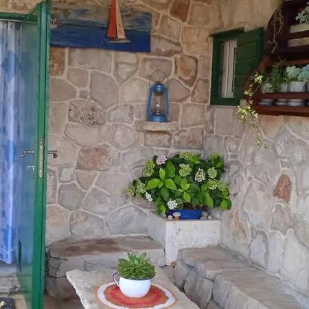 Tiziana Nyaraló *